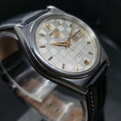 Vintage 1980 Original Seiko 5 Automatic 7019-8180 Silver face 21 Jewels Day-Date Japanese Men's Wrist Watch OG25