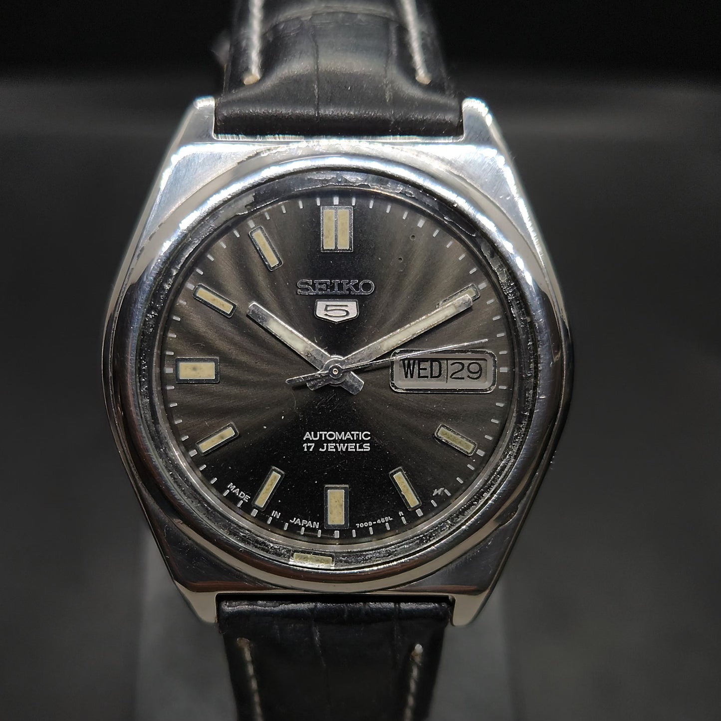Vintage 1980 Original Seiko 5 Automatic 7009-3101 black face 17 Jewels Day-Date Japanese Men's Wrist Watch OG26