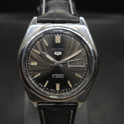Vintage 1980 Original Seiko 5 Automatic 7009-3101 black face 17 Jewels Day-Date Japanese Men's Wrist Watch OG26