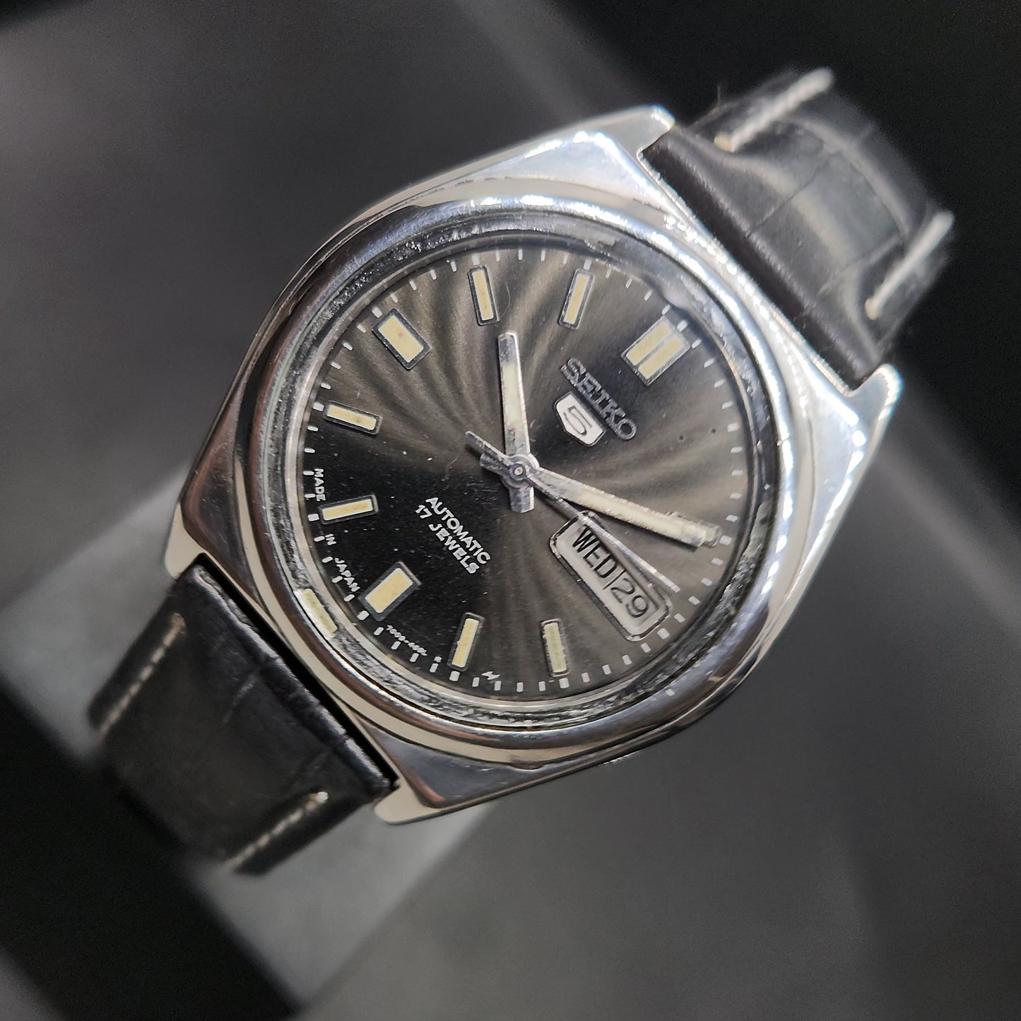 Vintage 1980 Original Seiko 5 Automatic 7009-3101 black face 17 Jewels Day-Date Japanese Men's Wrist Watch OG26