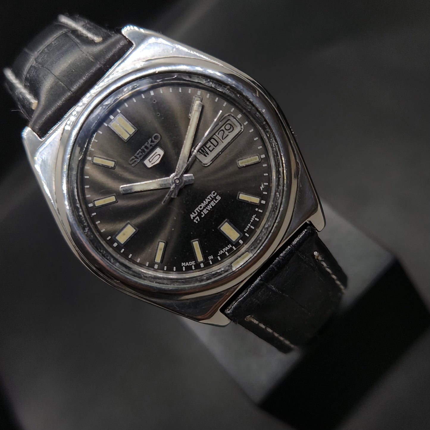 Vintage 1980 Original Seiko 5 Automatic 7009-3101 black face 17 Jewels Day-Date Japanese Men's Wrist Watch OG26