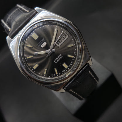 Vintage 1980 Original Seiko 5 Automatic 7009-3101 black face 17 Jewels Day-Date Japanese Men's Wrist Watch OG26