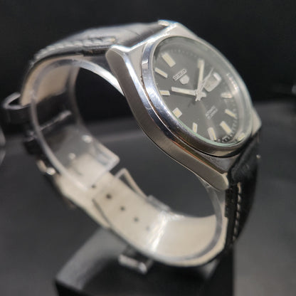Vintage 1980 Original Seiko 5 Automatic 7009-3101 black face 17 Jewels Day-Date Japanese Men's Wrist Watch OG26