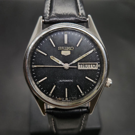 Vintage 1985 Original Seiko 5 Automatic 7009-8920 black face 17 Jewels Day-Date Japanese Men's Wrist Watch OG27