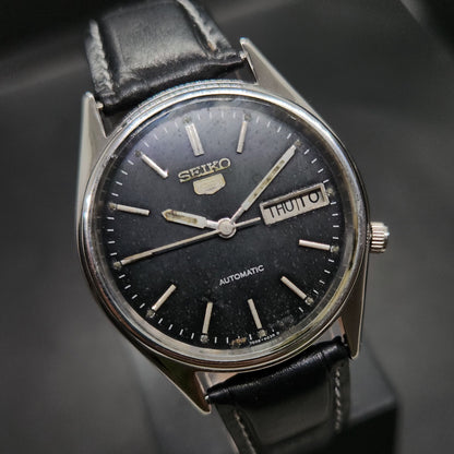 Vintage 1980 Original Seiko 5 Automatic 7009-8920 black face 17 Jewels Day-Date Japanese Men's Wrist Watch OG27