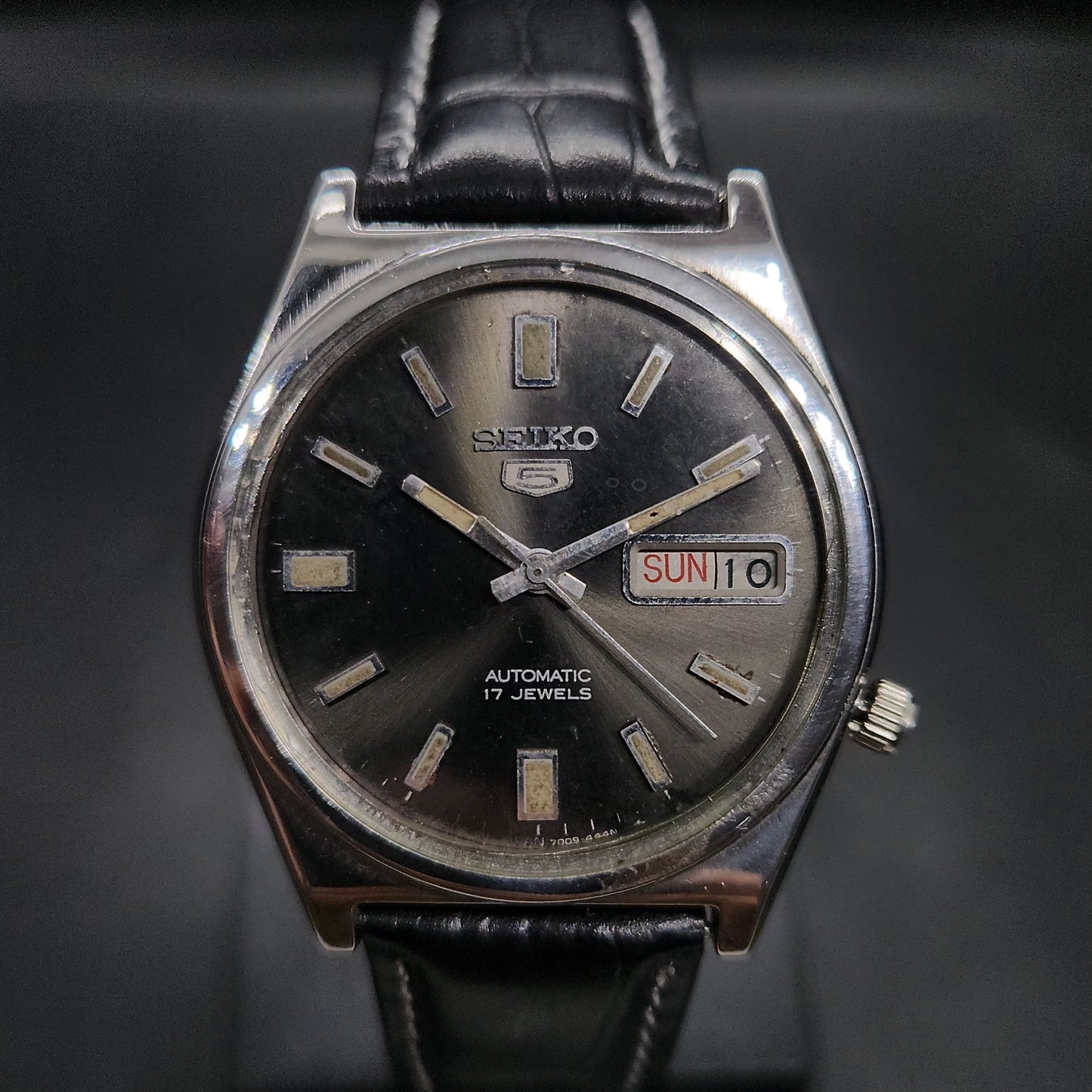 Vintage 1980 Original Seiko 5 Automatic 7009-3020 black face 17 Jewels Day-Date Japanese Men's Wrist Watch OG30