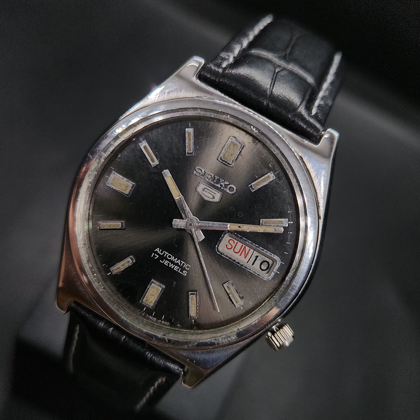 Vintage 1980 Original Seiko 5 Automatic 7009-3020 black face 17 Jewels Day-Date Japanese Men's Wrist Watch OG30