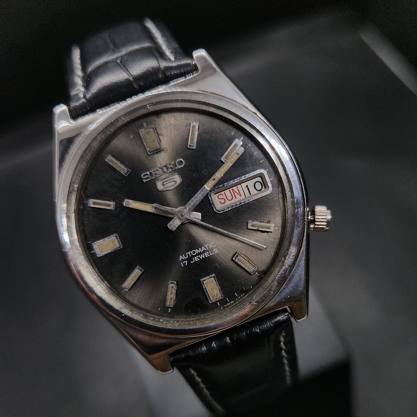 Vintage 1980 Original Seiko 5 Automatic 7009-3020 black face 17 Jewels Day-Date Japanese Men's Wrist Watch OG30