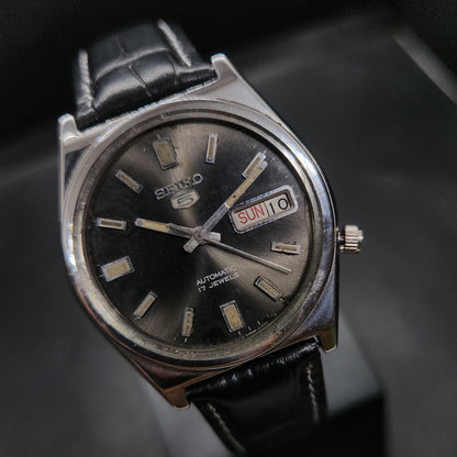 Vintage 1980 Original Seiko 5 Automatic 7009-3020 black face 17 Jewels Day-Date Japanese Men's Wrist Watch OG30