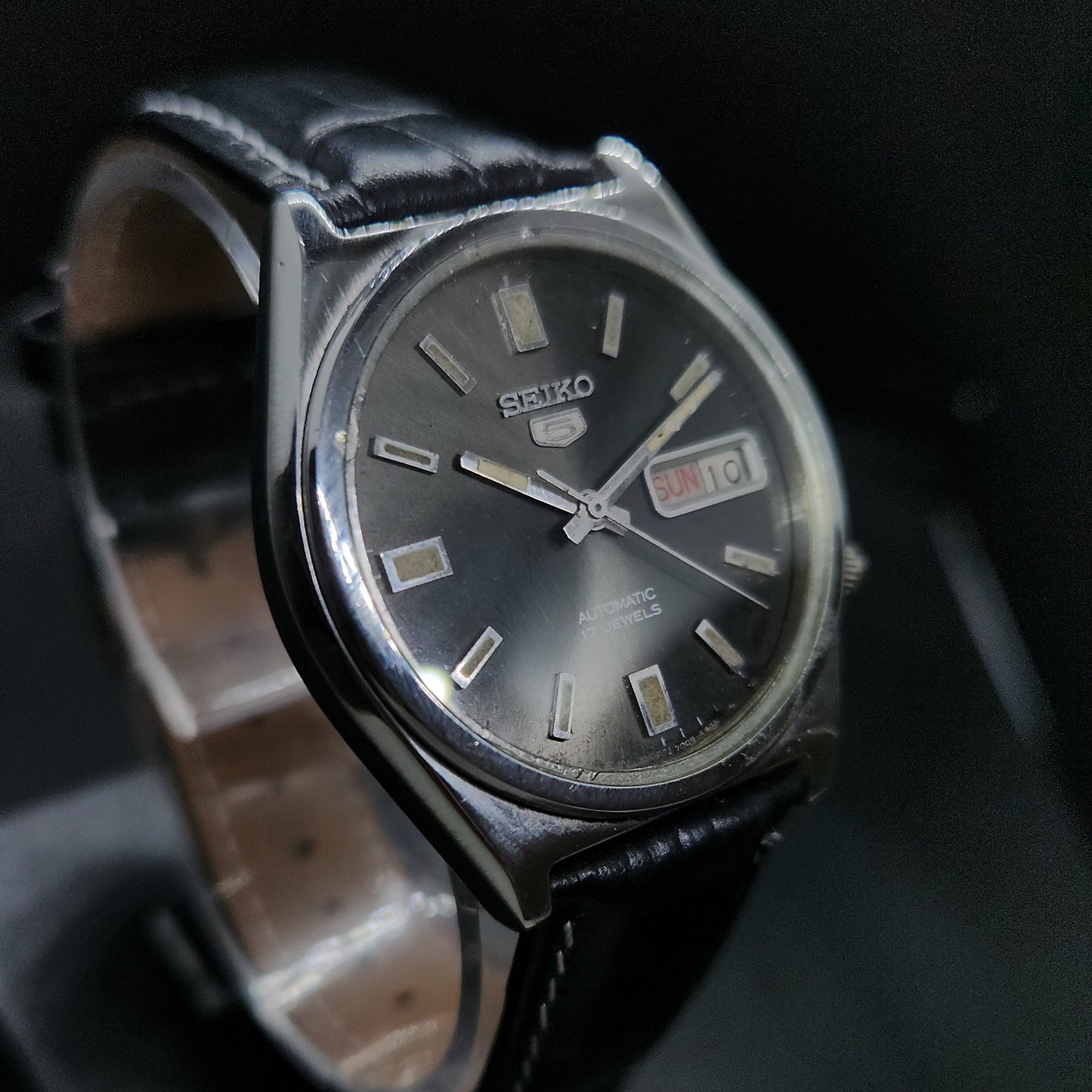 Vintage 1980 Original Seiko 5 Automatic 7009-3020 black face 17 Jewels Day-Date Japanese Men's Wrist Watch OG30