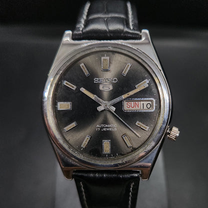 Vintage 1980 Original Seiko 5 Automatic 7009-3020 black face 17 Jewels Day-Date Japanese Men's Wrist Watch OG30