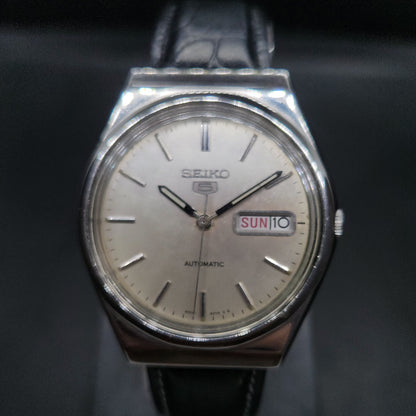 Vintage 1980 Original Seiko 5 Automatic 6309-8930 silver face 17 Jewels Day-Date Japanese Men's Wrist Watch OG31