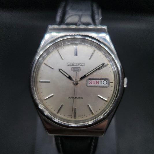 Vintage 1984 Original Seiko 5 Automatic 6309-8930 silver face 17 Jewels Day-Date Japanese Men's Wrist Watch OG31