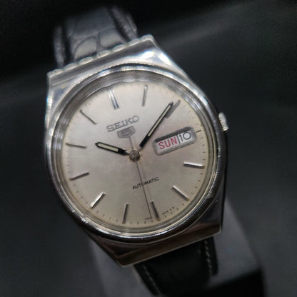 Vintage 1980 Original Seiko 5 Automatic 6309-8930 silver face 17 Jewels Day-Date Japanese Men's Wrist Watch OG31