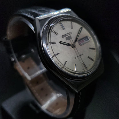 Vintage 1980 Original Seiko 5 Automatic 6309-8930 silver face 17 Jewels Day-Date Japanese Men's Wrist Watch OG31