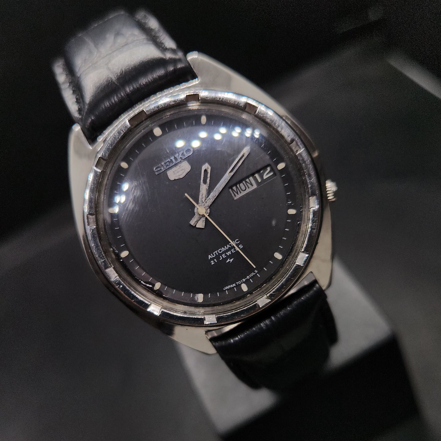 Vintage 1981 Original Seiko 5 Automatic 7019-8080 Black Face 21 Jewels Day-Date Japanese Men's Wrist Watch OG35