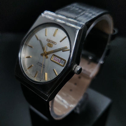 Vintage 1980 Original Seiko 5 Automatic 6319-7080 silver face 21 Jewels Day-Date Japanese Men's Wrist Watch OG39