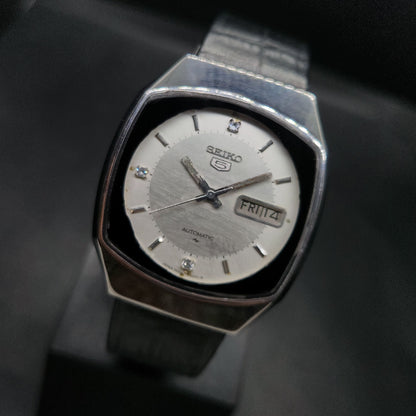 Vintage 1980 Original Seiko 5 Automatic 7009-519A silver face 17 Jewels Day-Date Japanese Men's Wrist Watch OG42