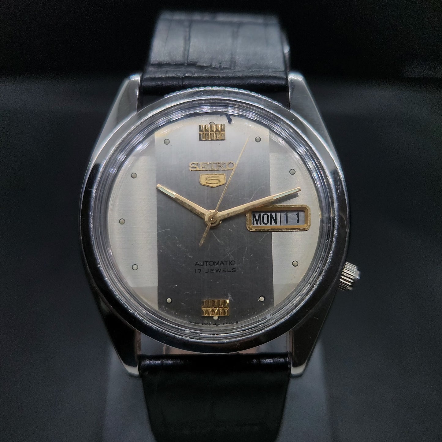 Vintage 1980 Original Seiko 5 Automatic 7009-821J silver face 17 Jewels Day-Date Japanese Men's Wrist Watch OG43