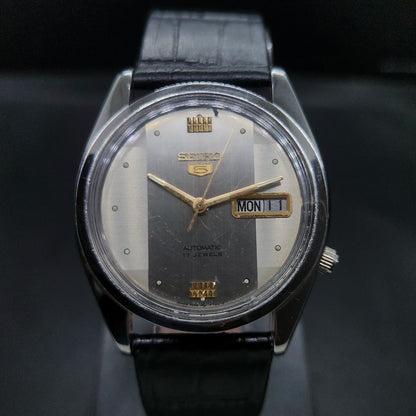 Vintage 1980 Original Seiko 5 Automatic 7009-821J silver face 17 Jewels Day-Date Japanese Men's Wrist Watch OG43