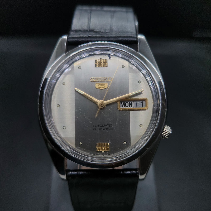 Vintage 1981 Original Seiko 5 Automatic 7009-821J silver face 17 Jewels Day-Date Japanese Men's Wrist Watch OG43