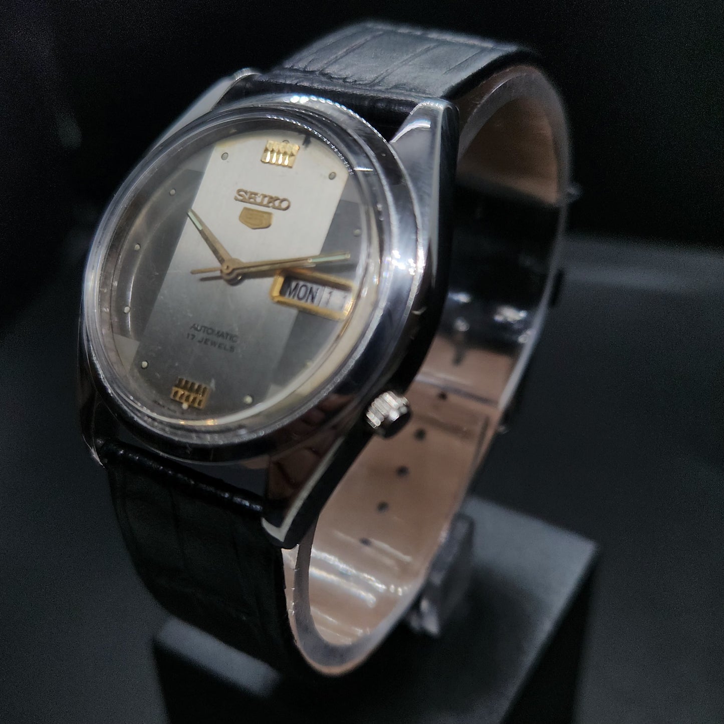 Vintage 1980 Original Seiko 5 Automatic 7009-821J silver face 17 Jewels Day-Date Japanese Men's Wrist Watch OG43