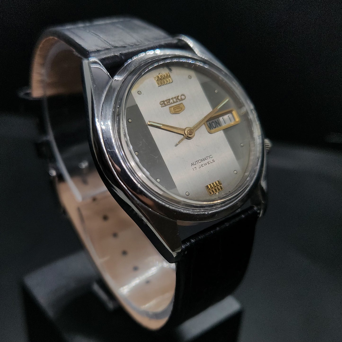 Vintage 1980 Original Seiko 5 Automatic 7009-821J silver face 17 Jewels Day-Date Japanese Men's Wrist Watch OG43