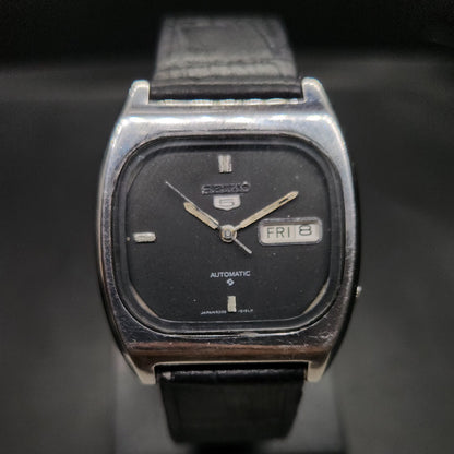 Vintage 1980 Original Seiko 5 Automatic 6319-520A black face 21 Jewels Day-Date Japanese Men's Wrist Watch OG44