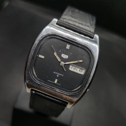 Vintage 1980 Original Seiko 5 Automatic 6319-520A black face 21 Jewels Day-Date Japanese Men's Wrist Watch OG44