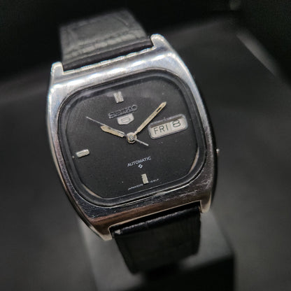 Vintage 1980 Original Seiko 5 Automatic 6319-520A black face 21 Jewels Day-Date Japanese Men's Wrist Watch OG44