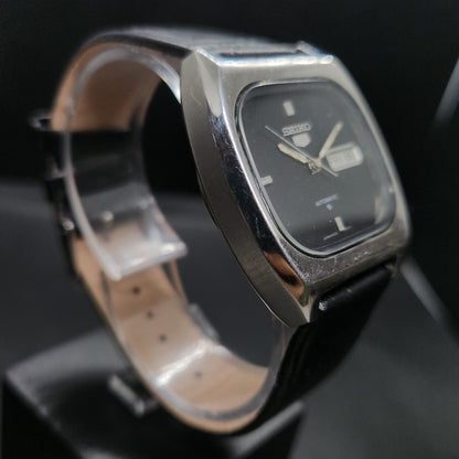 Vintage 1980 Original Seiko 5 Automatic 6319-520A black face 21 Jewels Day-Date Japanese Men's Wrist Watch OG44