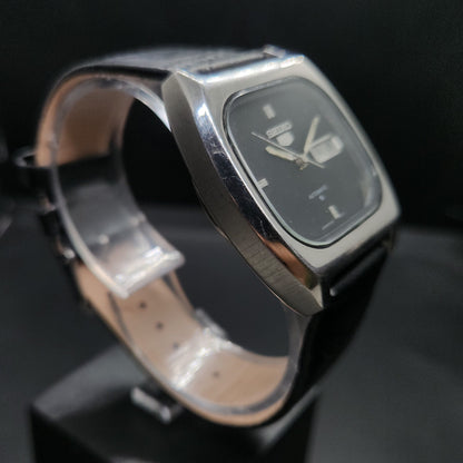 Vintage 1980 Original Seiko 5 Automatic 6319-520A black face 21 Jewels Day-Date Japanese Men's Wrist Watch OG44