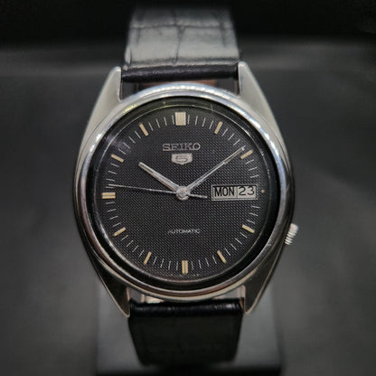 Vintage 1980 Original Seiko 5 Automatic 7009-3041 black face 17 Jewels Day-Date Japanese Men's Wrist Watch OG45