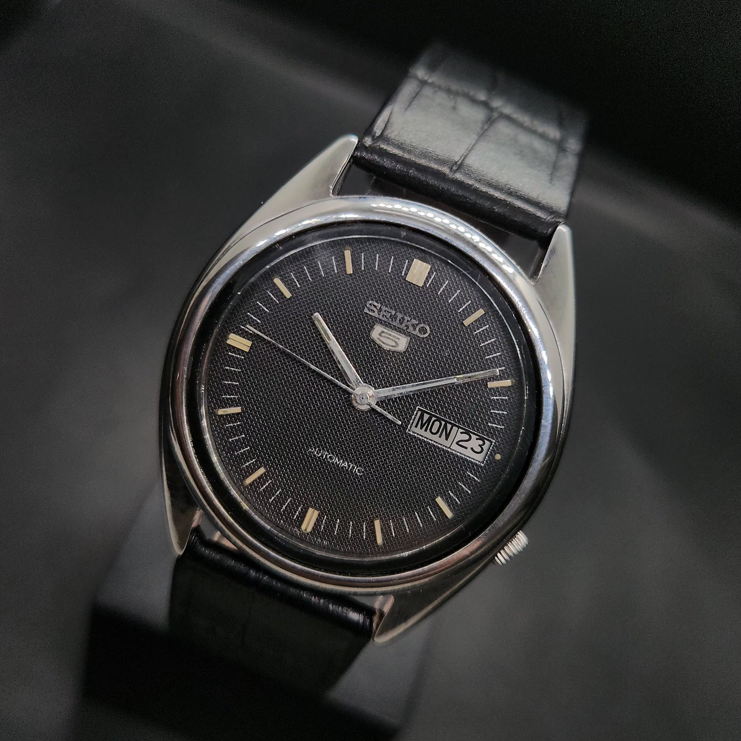 Vintage 1980 Original Seiko 5 Automatic 7009-3041 black face 17 Jewels Day-Date Japanese Men's Wrist Watch OG45
