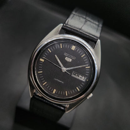 Vintage 1980 Original Seiko 5 Automatic 7009-3041 black face 17 Jewels Day-Date Japanese Men's Wrist Watch OG45