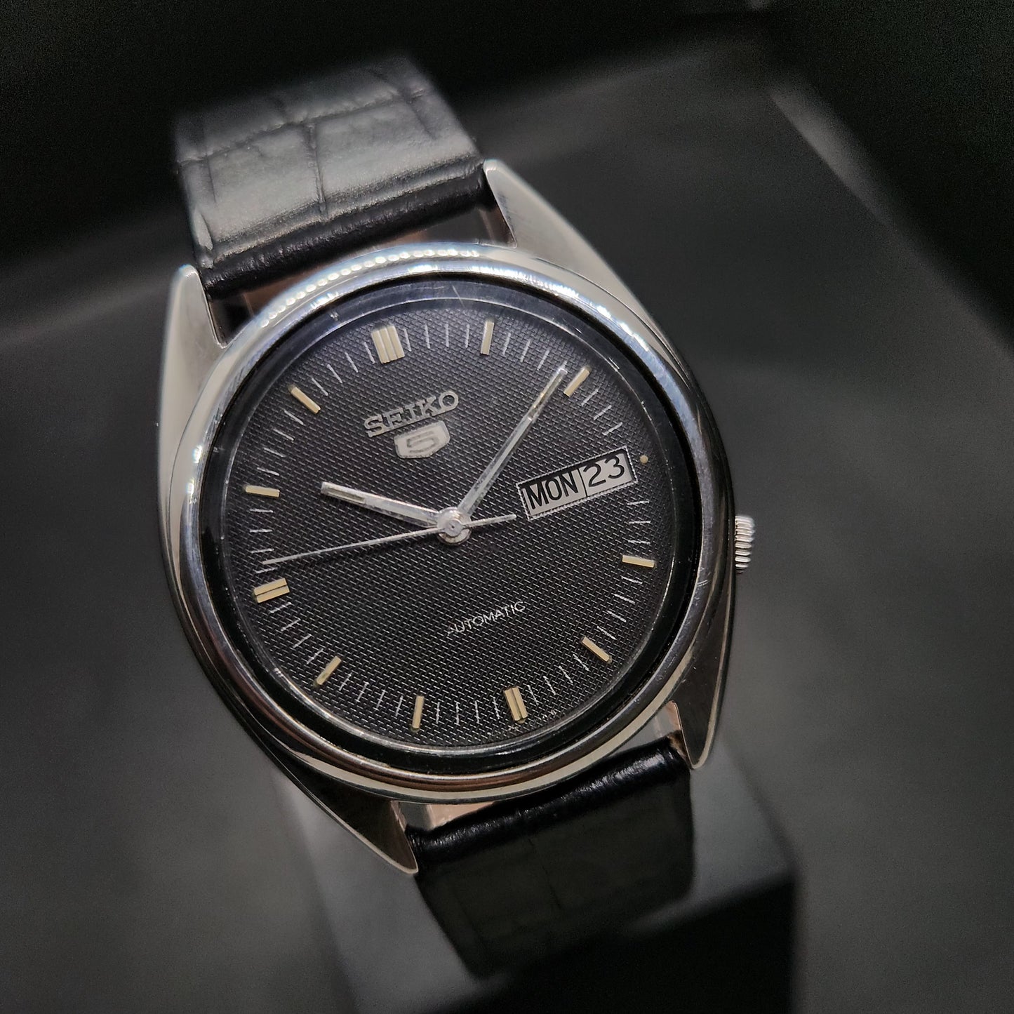 Vintage 1980 Original Seiko 5 Automatic 7009-3041 black face 17 Jewels Day-Date Japanese Men's Wrist Watch OG45