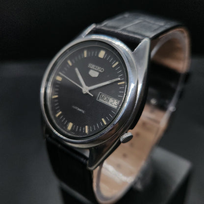 Vintage 1980 Original Seiko 5 Automatic 7009-3041 black face 17 Jewels Day-Date Japanese Men's Wrist Watch OG45