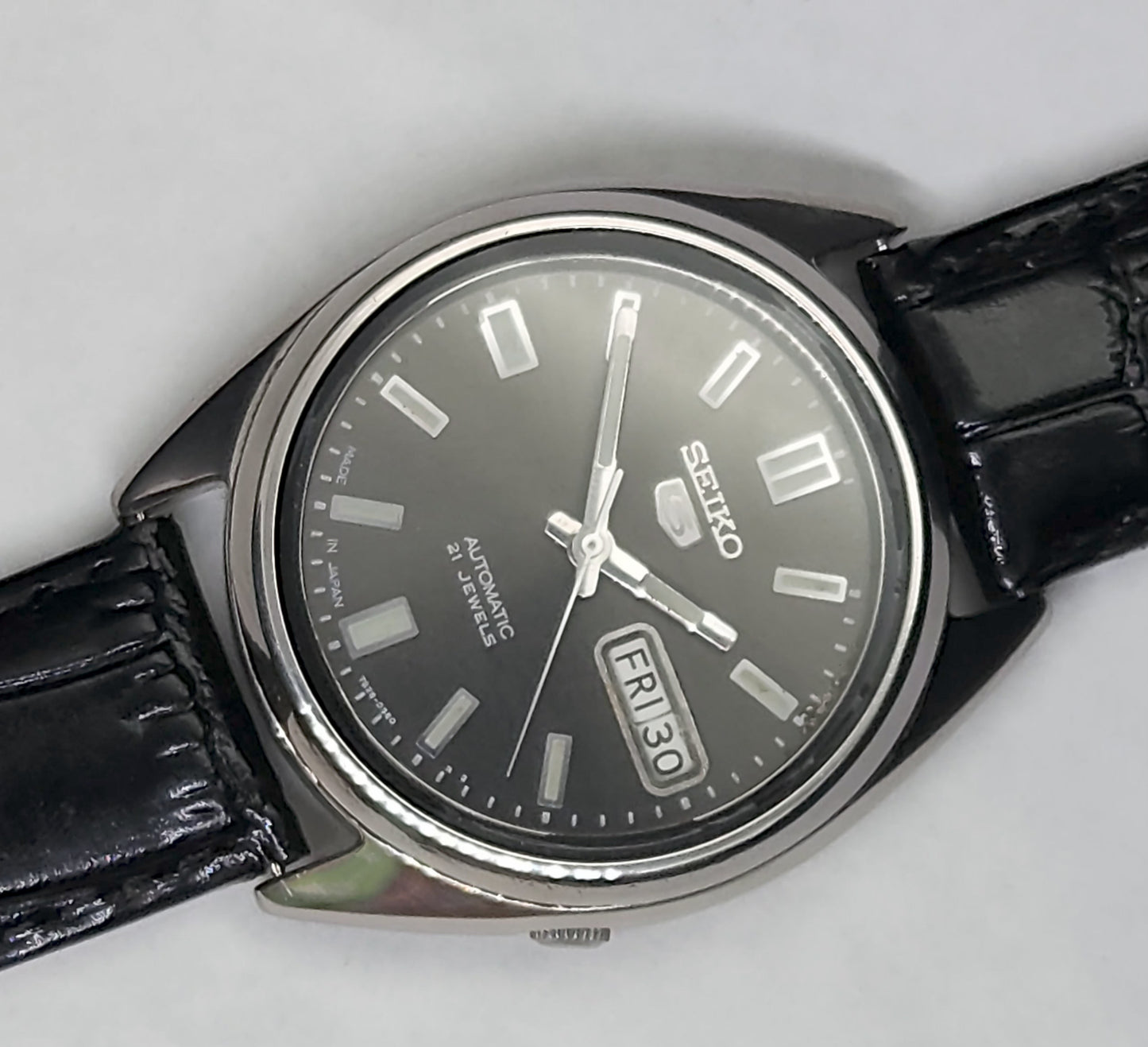Vintage 1980 Original Seiko 5 Automatic 7009-3130 black face 17 Jewels Day-Date Japanese Men's Wrist Watch OG46