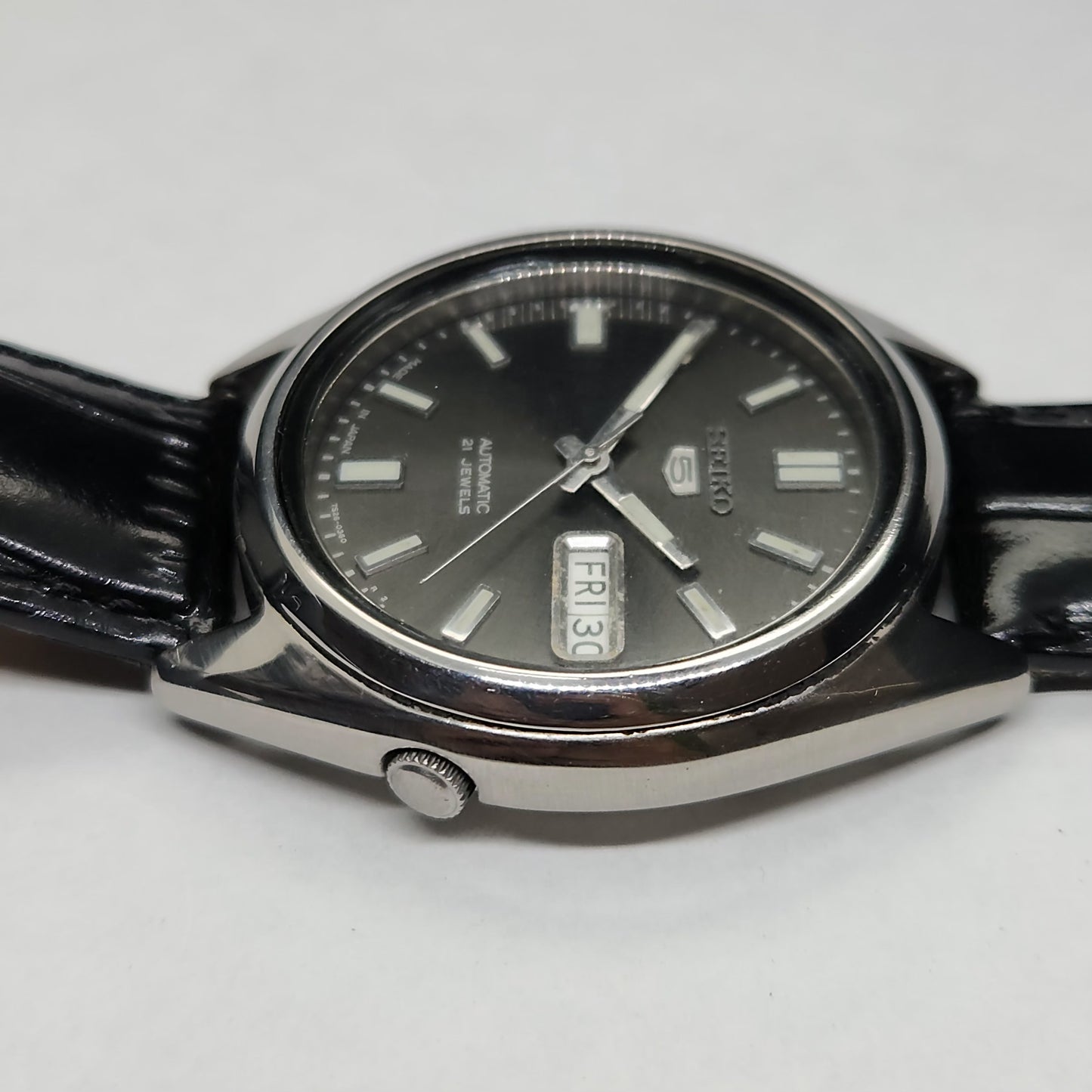 Vintage 1980 Original Seiko 5 Automatic 7009-3130 black face 17 Jewels Day-Date Japanese Men's Wrist Watch OG46