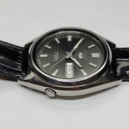 Vintage 1980 Original Seiko 5 Automatic 7009-3130 black face 17 Jewels Day-Date Japanese Men's Wrist Watch OG46