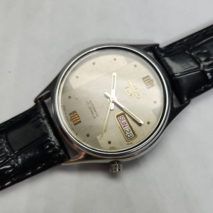 Vintage 1980 Original Seiko 5 Automatic 7009-3040 black face 17 Jewels Day-Date Japanese Men's Wrist Watch OG47