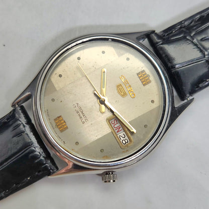 Vintage 1980 Original Seiko 5 Automatic 7009-3040 black face 17 Jewels Day-Date Japanese Men's Wrist Watch OG47