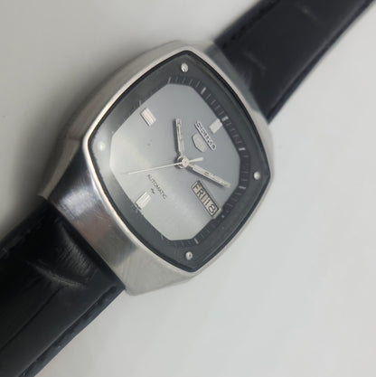 Vintage 1980 Original Seiko 5 Automatic 7009-511A Grey face 17 Jewels Day-Date Japanese Men's Wrist Watch OG56