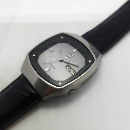 Vintage 1980 Original Seiko 5 Automatic 7009-511A Grey face 17 Jewels Day-Date Japanese Men's Wrist Watch OG56