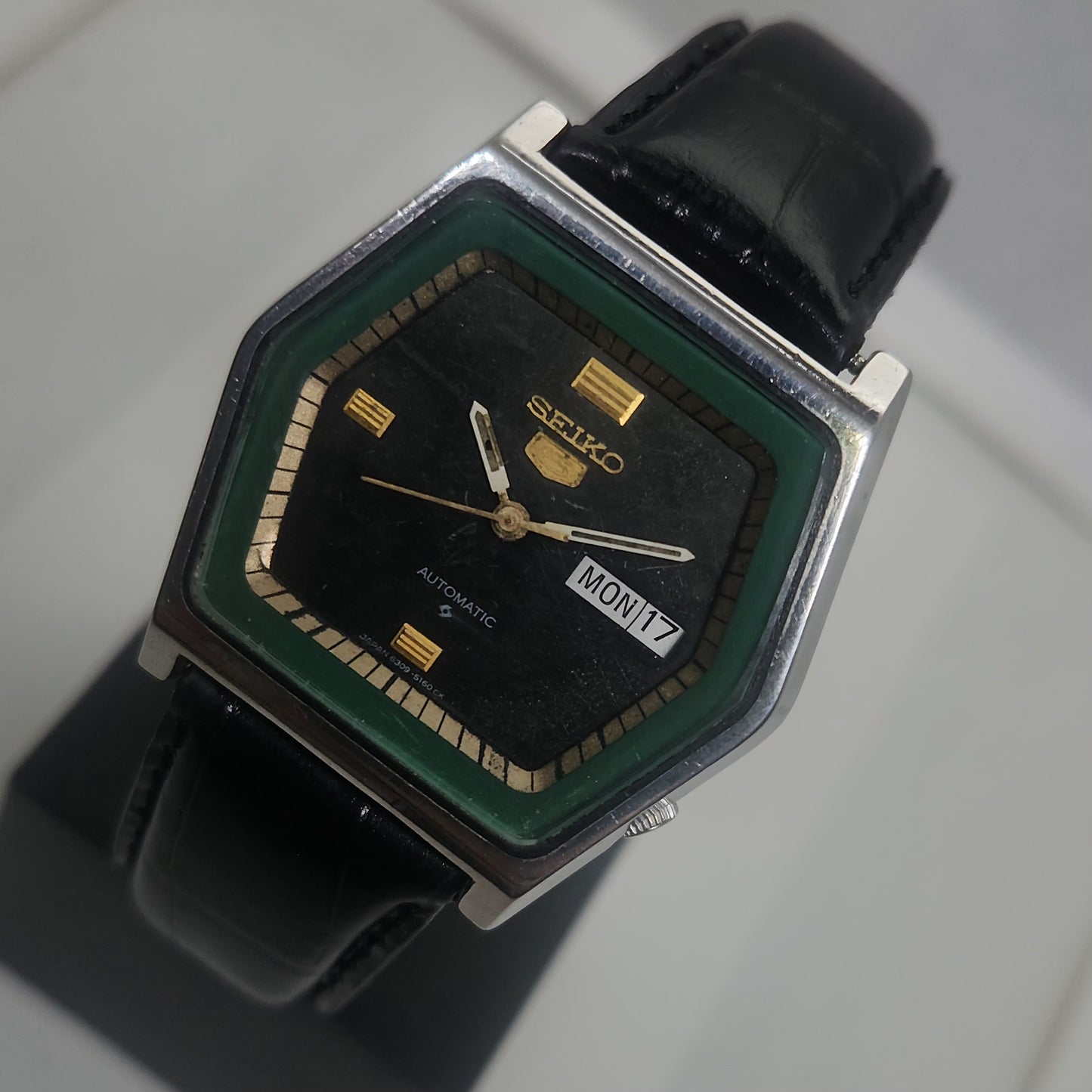Vintage 1980 Original Seiko 5 Automatic 6309-5220 black face 17 Jewels Day-Date Japanese Men's Wrist Watch OG58