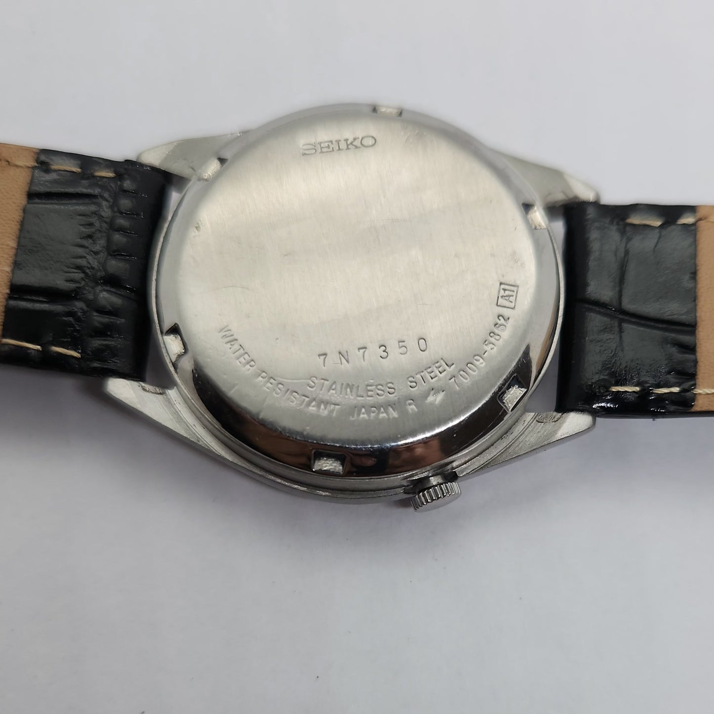 Vintage 1980 Original Seiko 5 Automatic 7009-5862 Gold face 17 Jewels Day-Date Japanese Men's Wrist Watch OG63