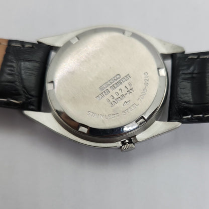 Vintage 1980 Original Seiko 5 Automatic 7009-8210 black face 17 Jewels Day-Date Japanese Men's Wrist Watch OG67