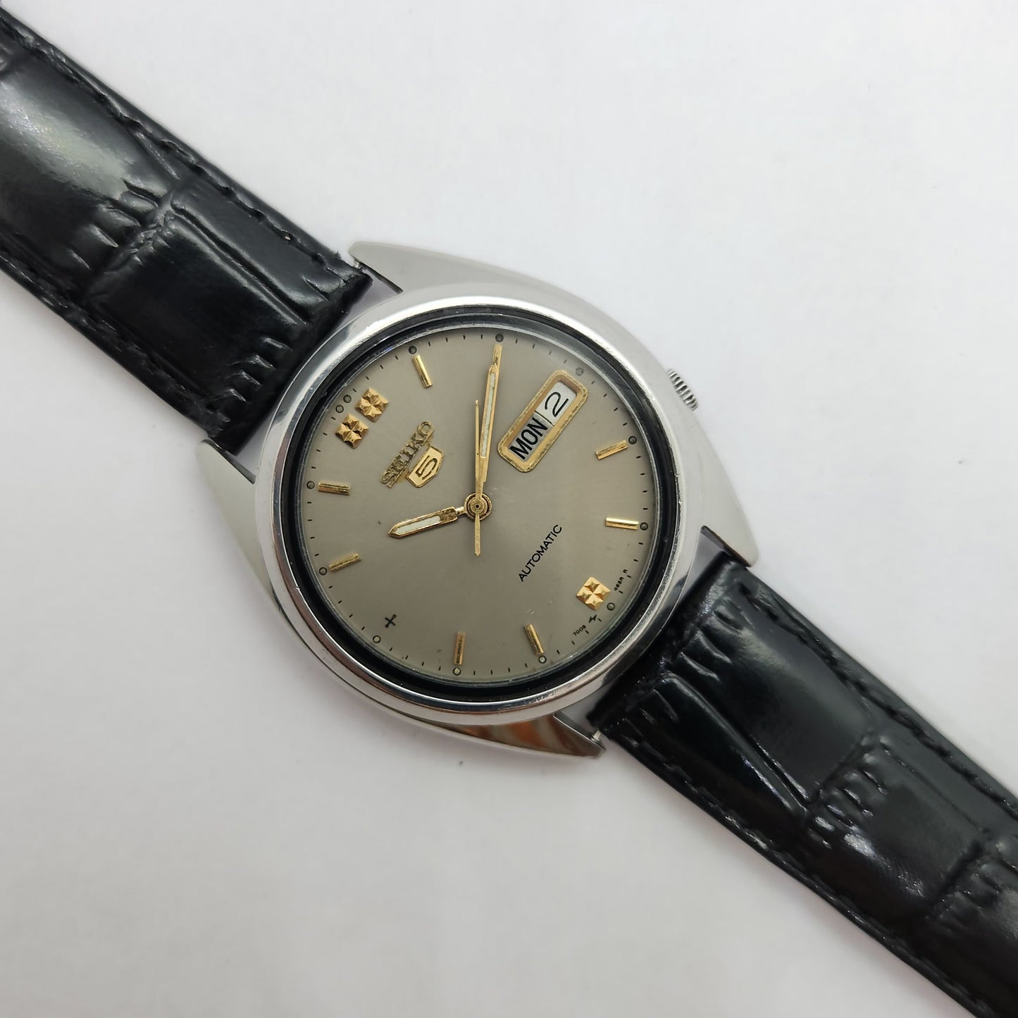 Vintage 1980 Original Seiko 5 Automatic 7009-3040 silver face 17 Jewels Day-Date Japanese Men's Wrist Watch OG71