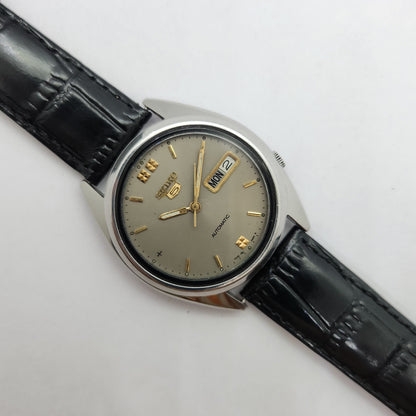 Vintage 1980 Original Seiko 5 Automatic 7009-3040 silver face 17 Jewels Day-Date Japanese Men's Wrist Watch OG71
