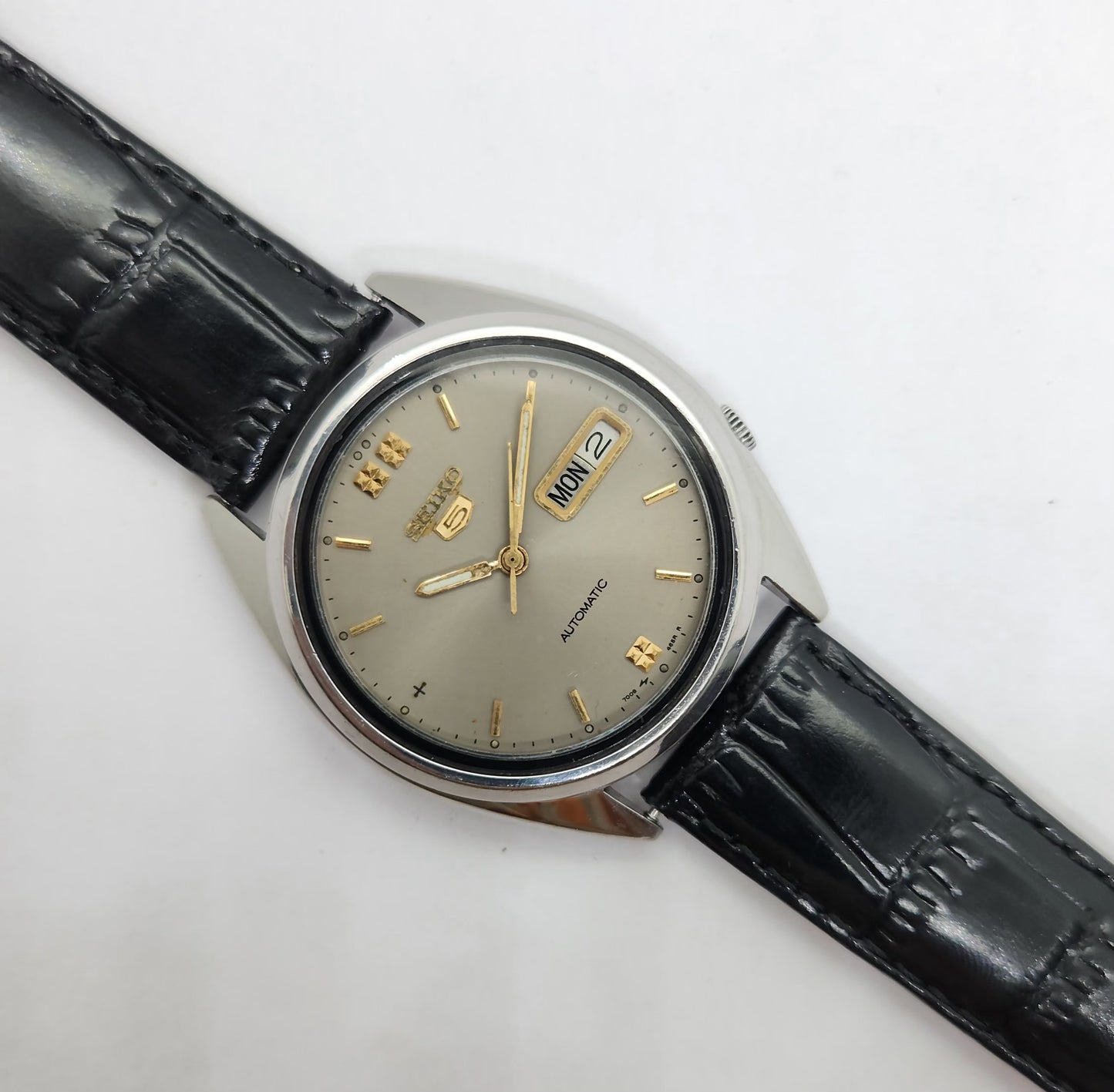 Vintage 1980 Original Seiko 5 Automatic 7009-3040 silver face 17 Jewels Day-Date Japanese Men's Wrist Watch OG71